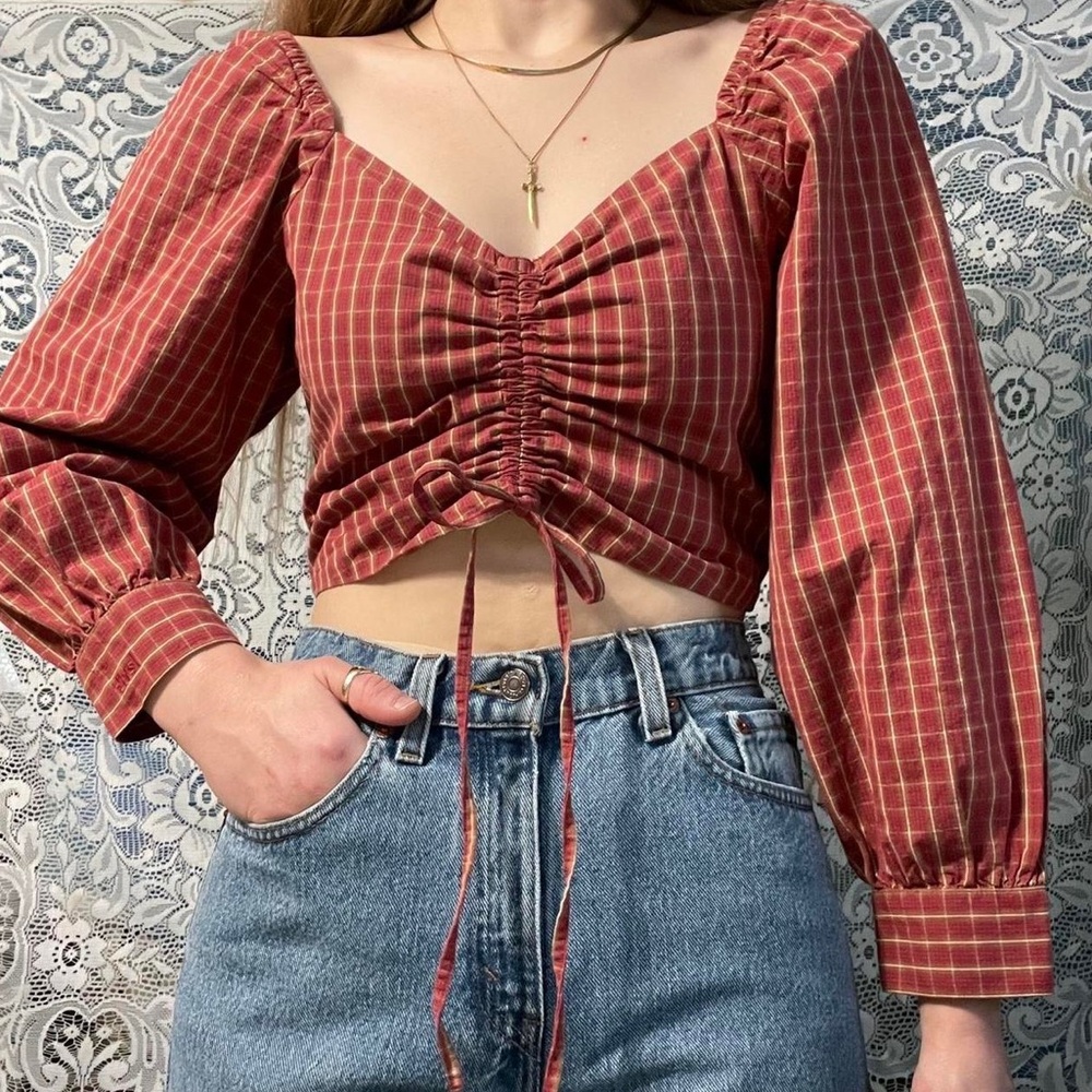 Levi’s 20-23” PTP BNWT Zelda Plaid Cuffed Sleeve Crop Top, Red/Orange, Size 1X.